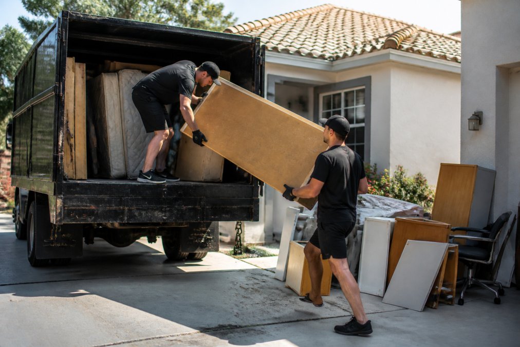 Book Professional Junk Removal Tampa: 2026 Guide
