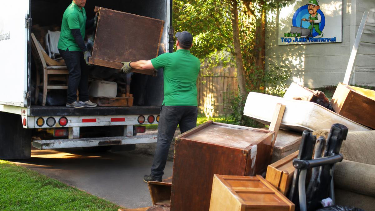 How to Haul Junk Off: A Complete Removal Guide